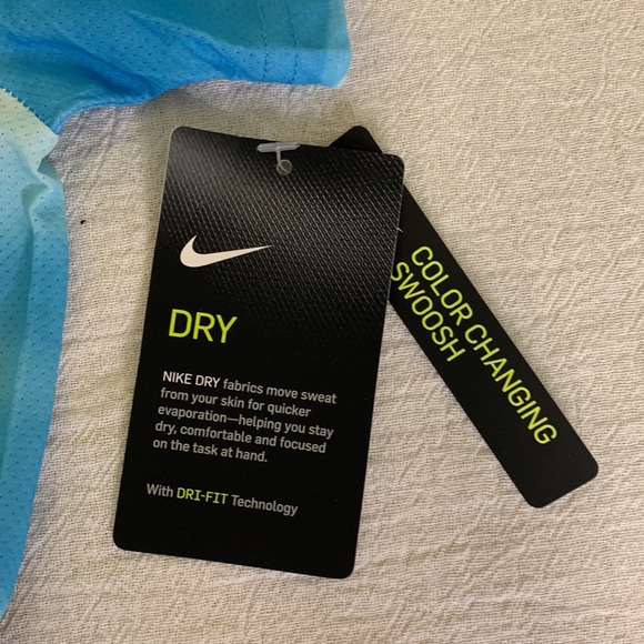 Kids Nike Dri-Fit T-shirt in Size Small NWT - Picture 4 of 12